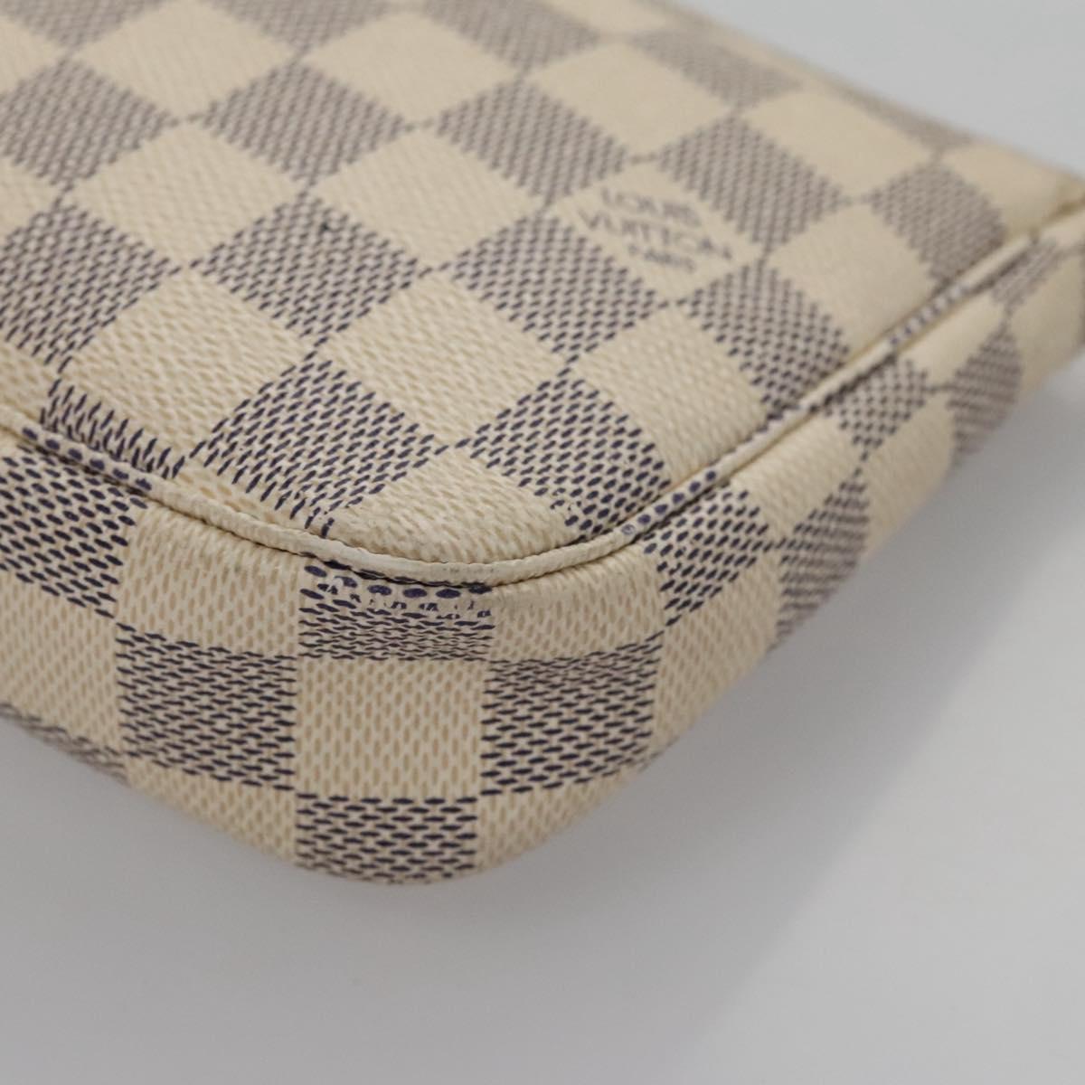 Louis Vuitton Pochette Accessoire White Canvas Clutch Bag (Pre-Owned)
