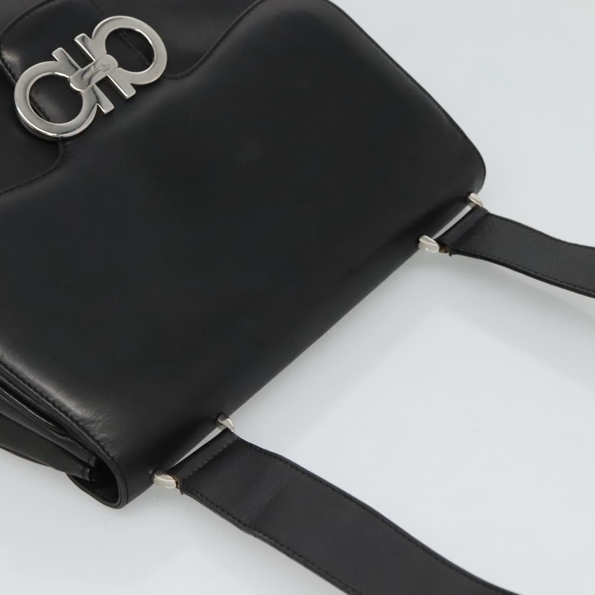 Salvatore Ferragamo Gancini Black Leather Shoulder Bag (Pre-Owned)