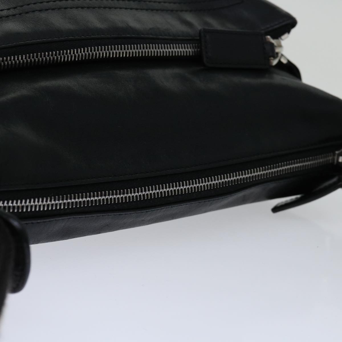 Bally -- Black Leather Shoulder Bag (Pre-Owned)