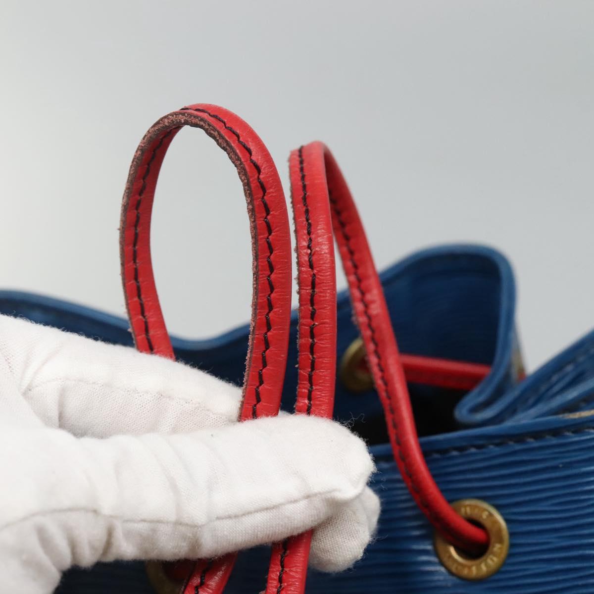 Louis Vuitton Noé Blue Leather Shoulder Bag (Pre-Owned)