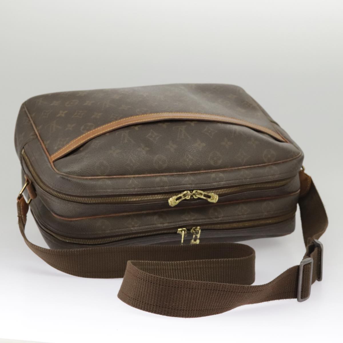 Louis Vuitton Reporter Brown Canvas Shoulder Bag (Pre-Owned)