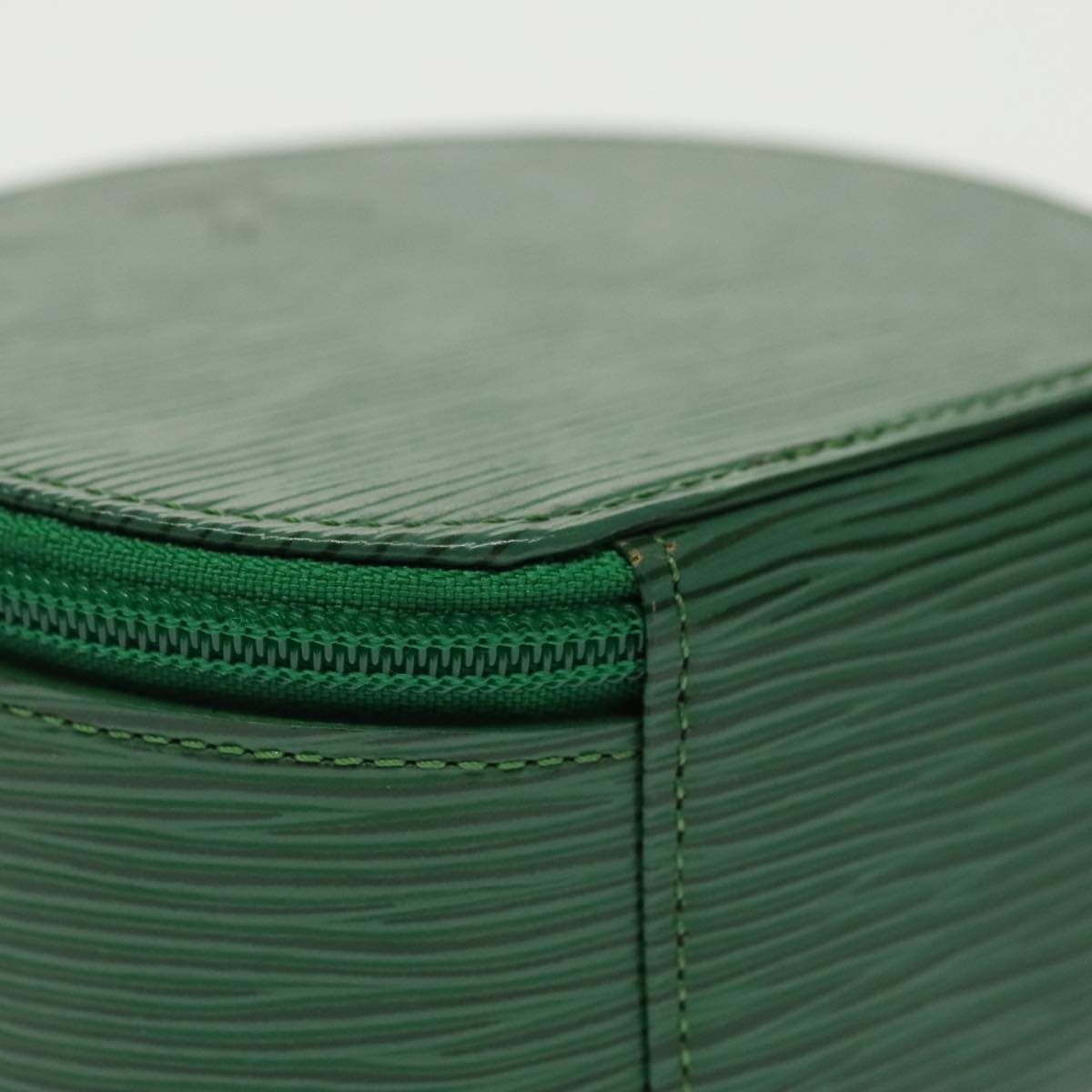 Louis Vuitton Ecrin Green Leather Clutch Bag (Pre-Owned)