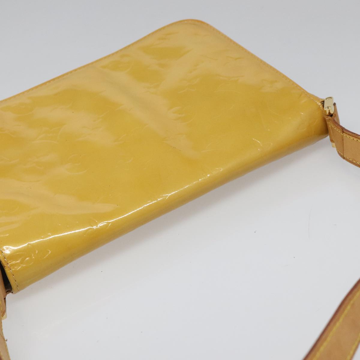 Louis Vuitton Thompson Street Beige Patent Leather Shoulder Bag (Pre-Owned)