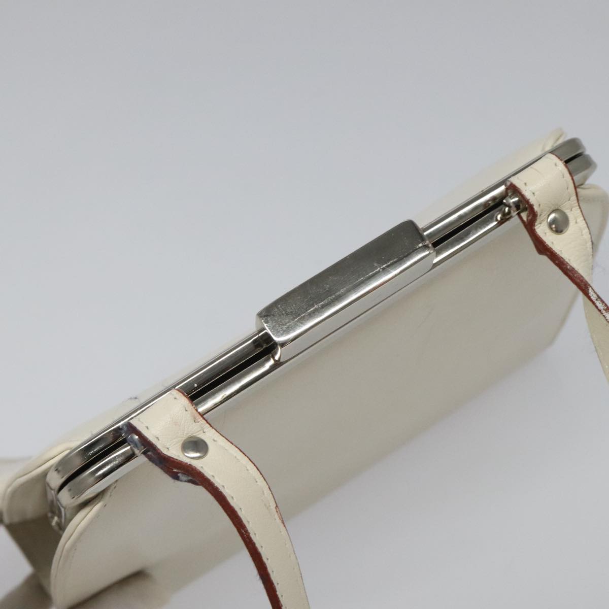 Burberry White Leather Shoulder Bag (Pre-Owned)