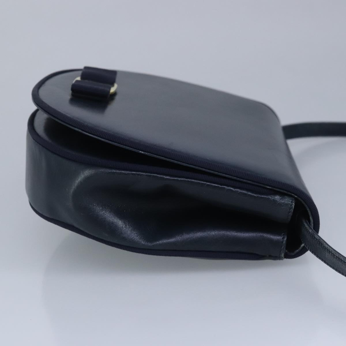 Salvatore Ferragamo Vara Navy Leather Shoulder Bag (Pre-Owned)