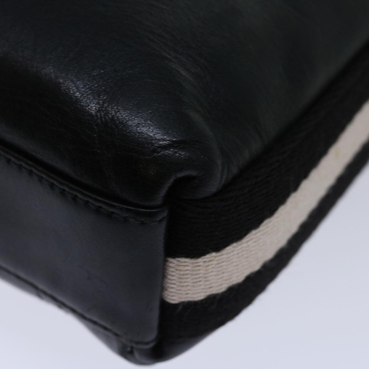 Bally -- Black Leather Shoulder Bag (Pre-Owned)