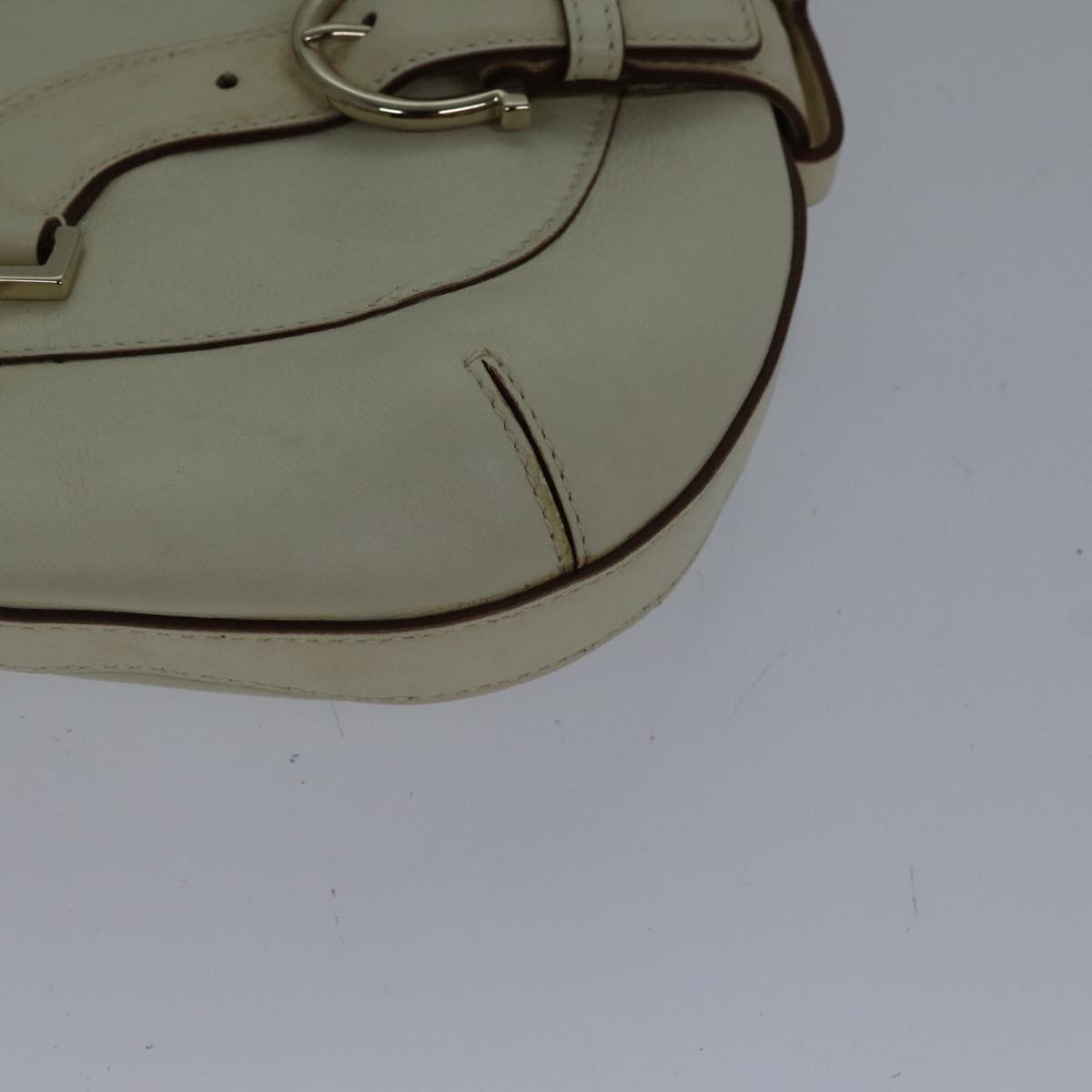 Salvatore Ferragamo Gancini Beige Leather Shoulder Bag (Pre-Owned)