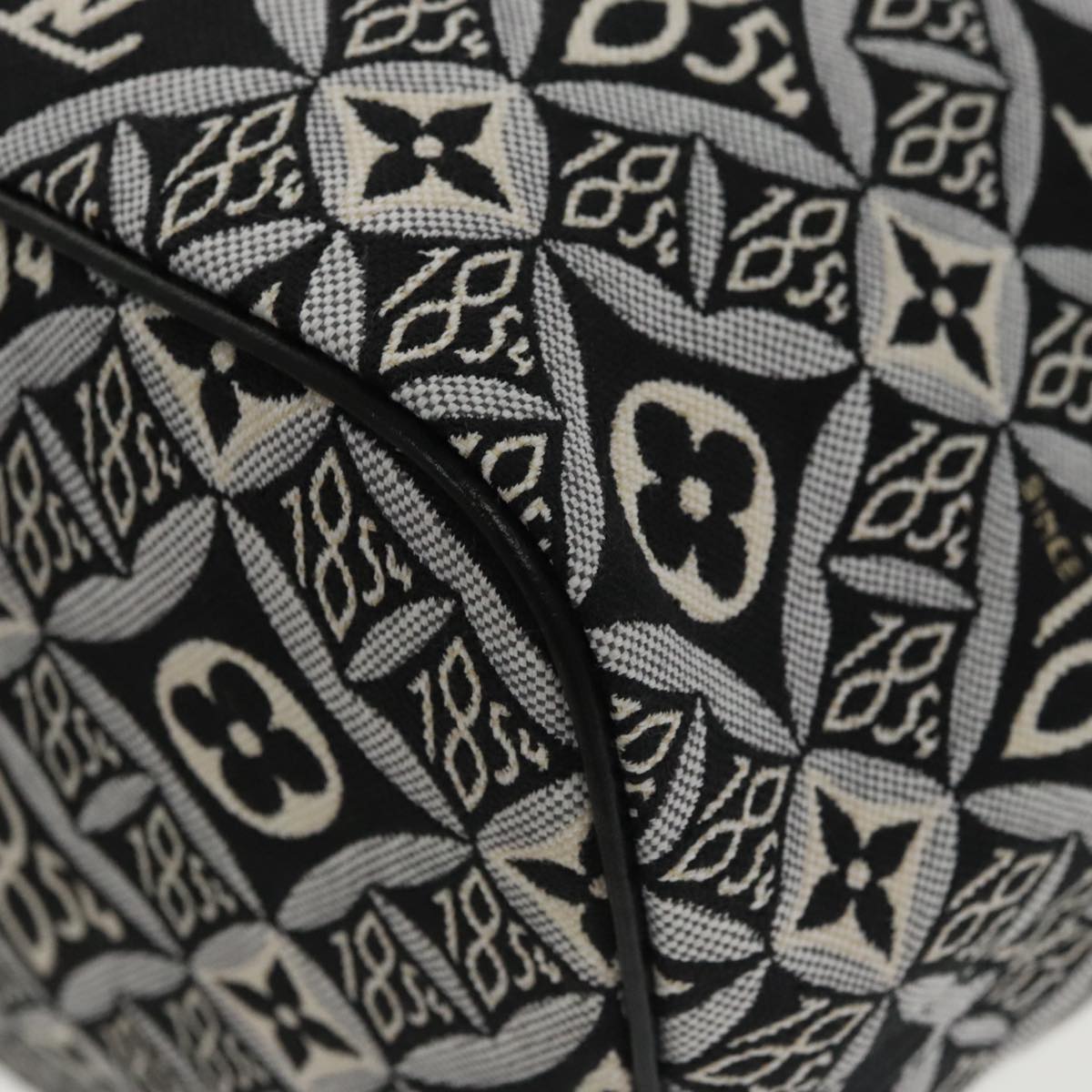 Louis Vuitton Neverfull Black Canvas Tote Bag (Pre-Owned)