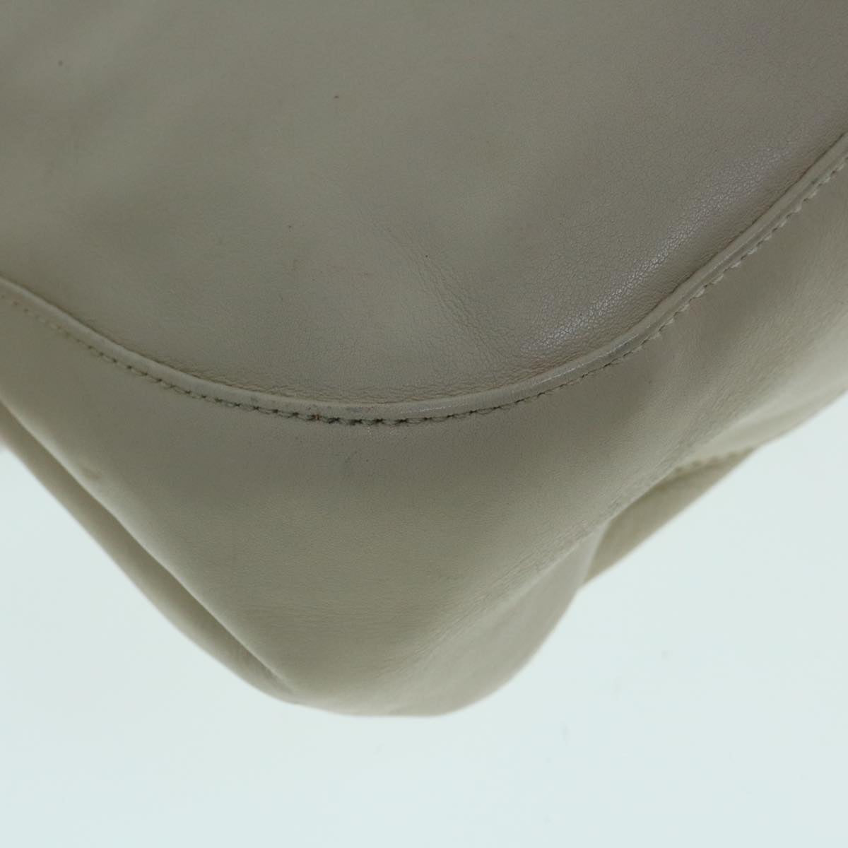 Bally Beige Leather Shoulder Bag (Pre-Owned)
