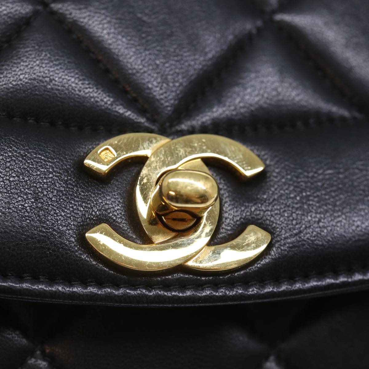 Chanel Diana Black Leather Shoulder Bag (Pre-Owned)