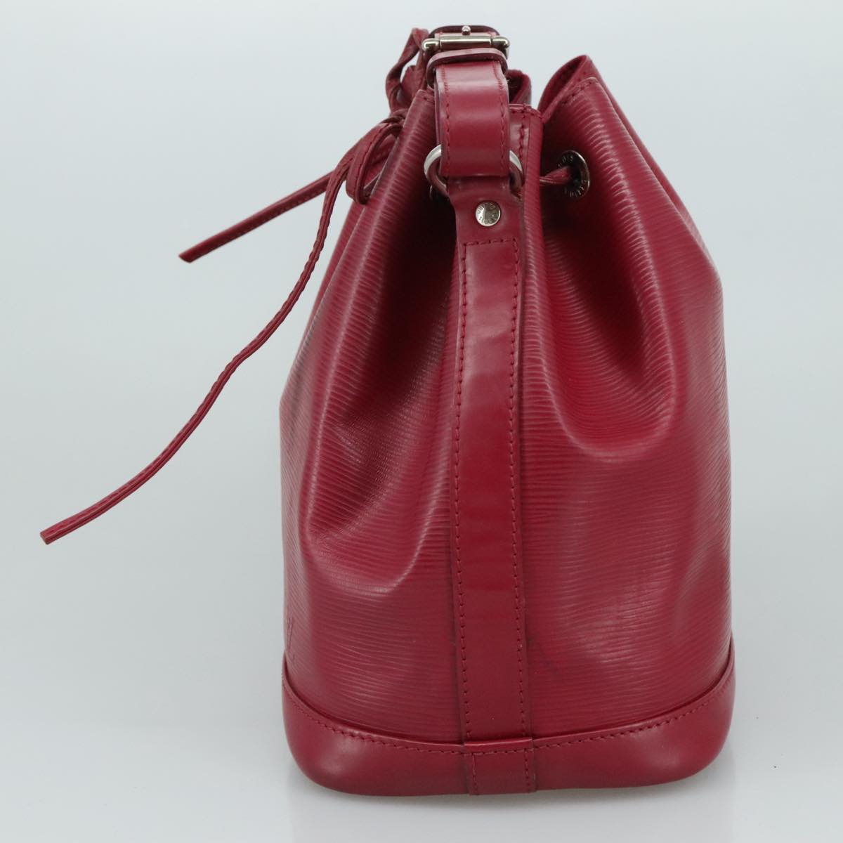 Louis Vuitton Noé Bb Burgundy Leather Shoulder Bag (Pre-Owned)
