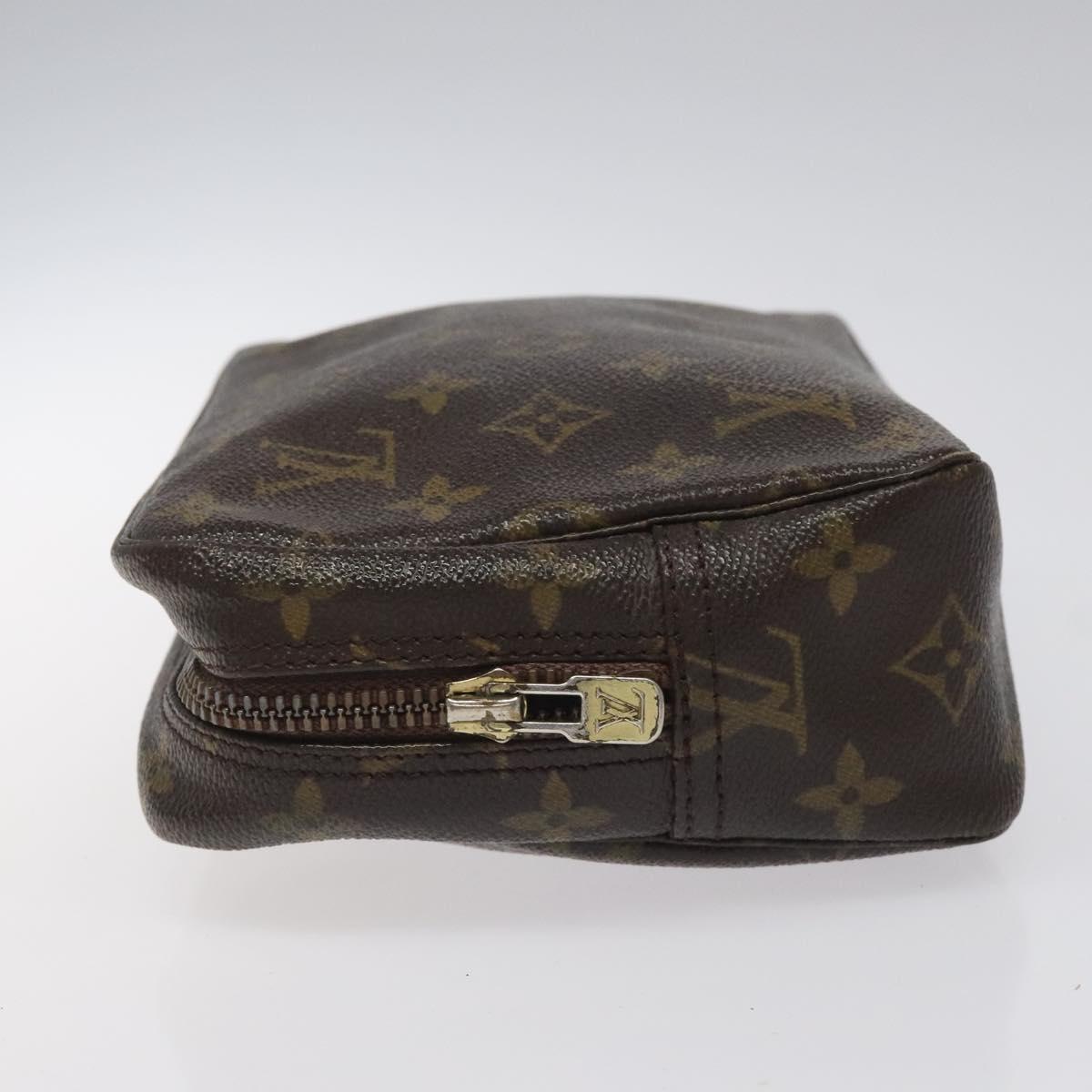 Louis Vuitton Truth Toilette 23 Brown Canvas Clutch Bag (Pre-Owned)