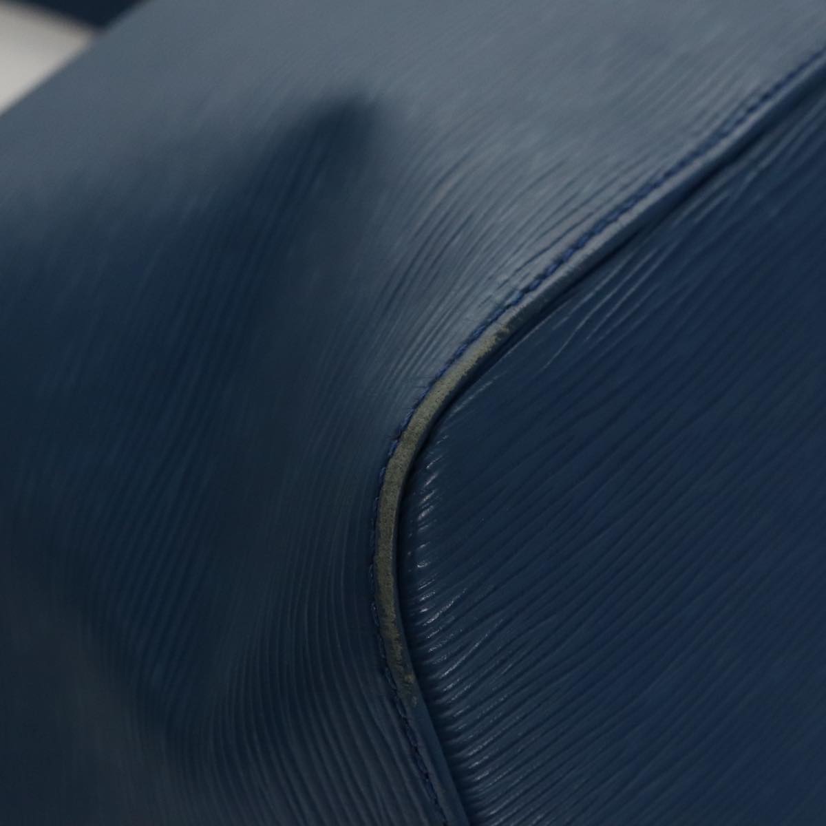 Louis Vuitton Petit Noé Blue Leather Shoulder Bag (Pre-Owned)