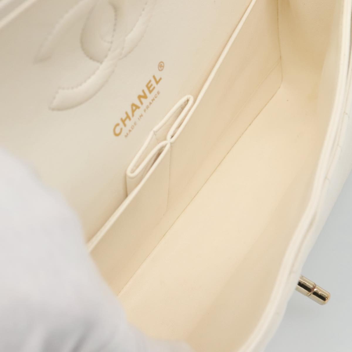 Chanel Double Flap White Leather Shoulder Bag (Pre-Owned)