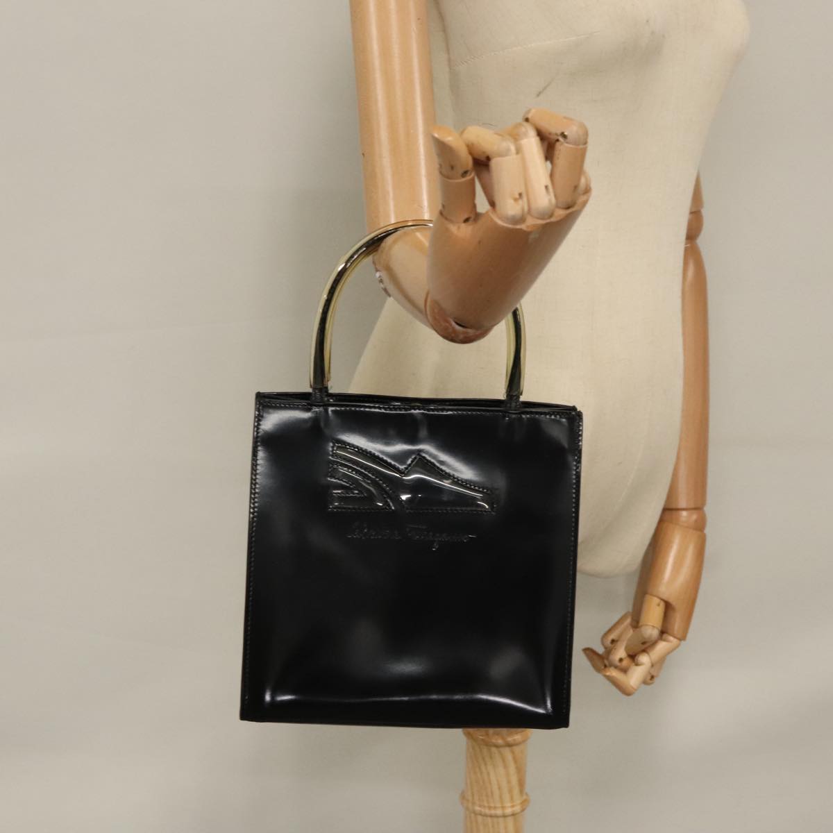 Salvatore Ferragamo Black Patent Leather Handbag (Pre-Owned)