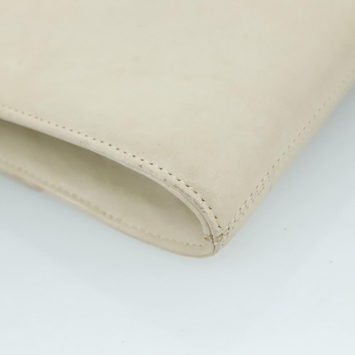 Yves Saint Laurent White Leather Clutch Bag (Pre-Owned)