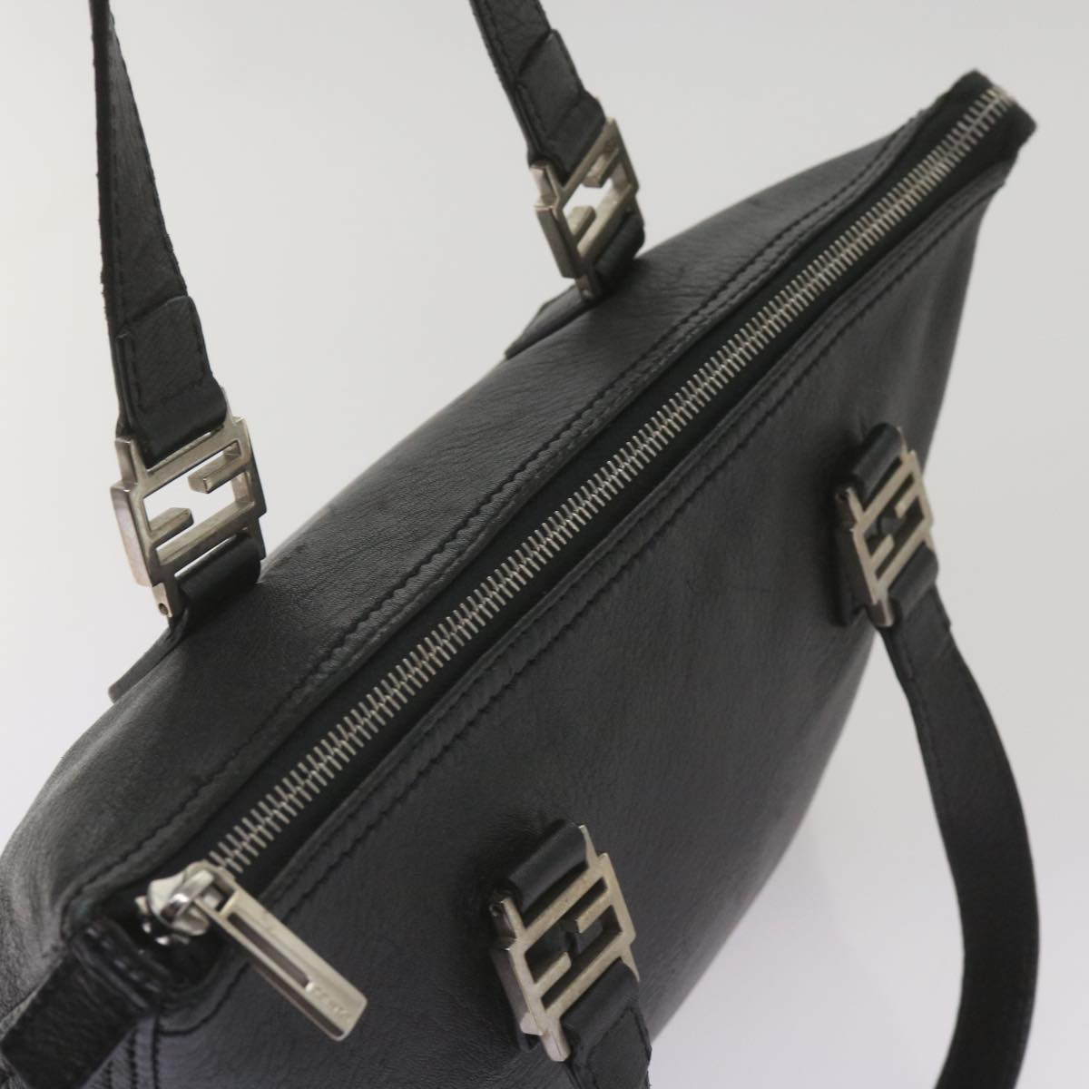 Fendi -- Black Leather Handbag (Pre-Owned)