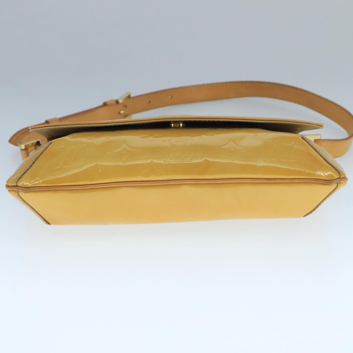 Louis Vuitton Thompson Street Beige Patent Leather Shoulder Bag (Pre-Owned)