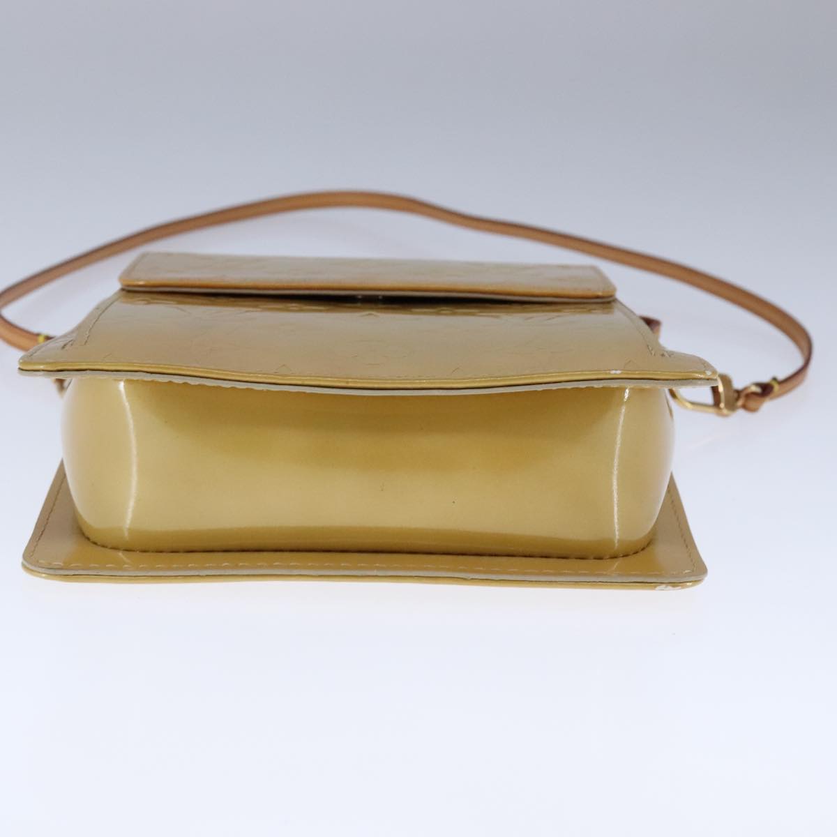 Louis Vuitton Mott Beige Patent Leather Clutch Bag (Pre-Owned)