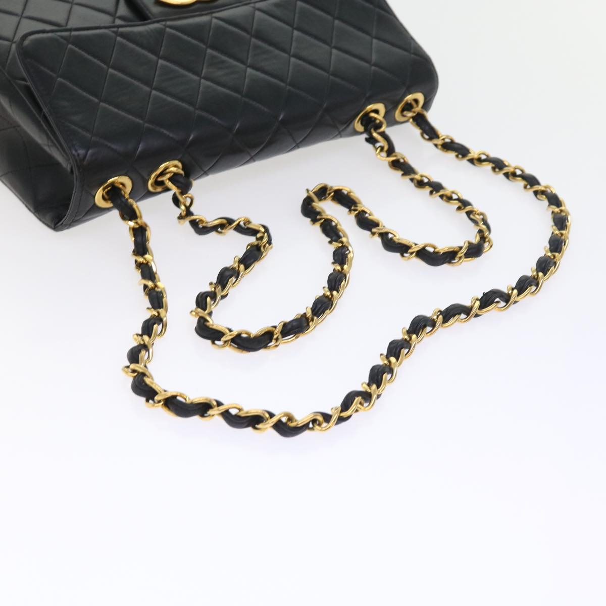 Chanel Black Leather Shoulder Bag (Pre-Owned)