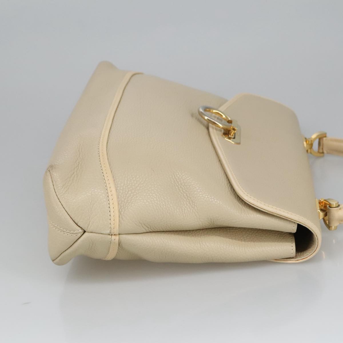 Bally Beige Leather Handbag (Pre-Owned)