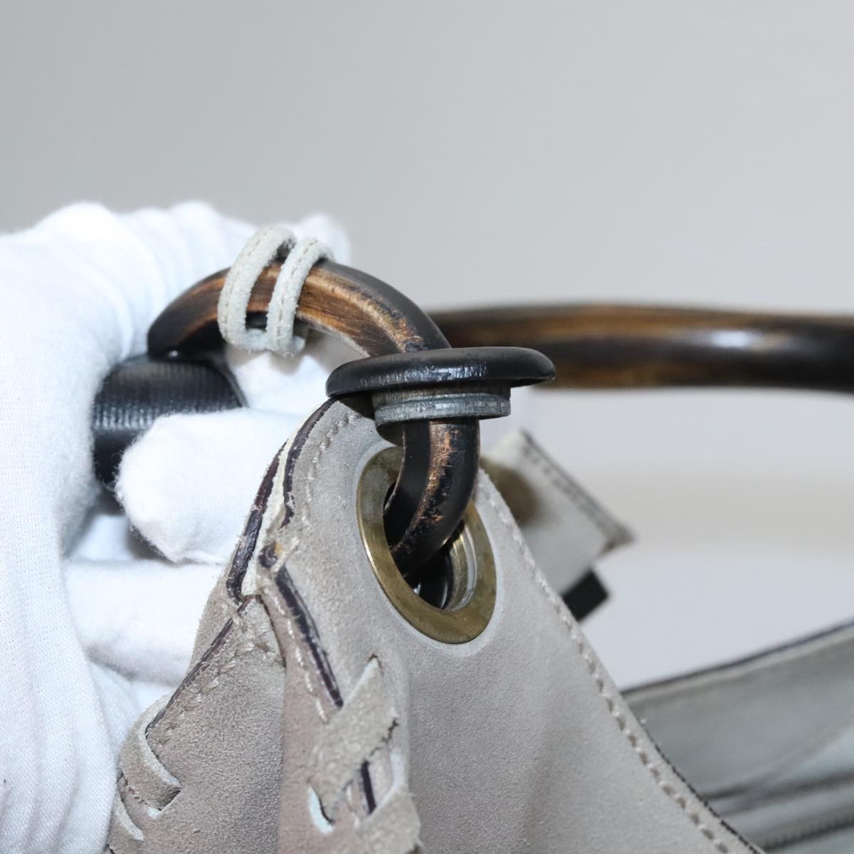 Gucci Carla Grey Suede Shoulder Bag (Pre-Owned)