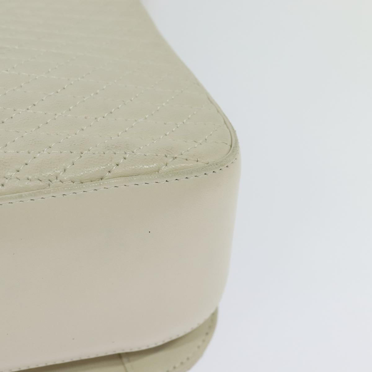 Bally Quilted Beige Leather Shoulder Bag (Pre-Owned)