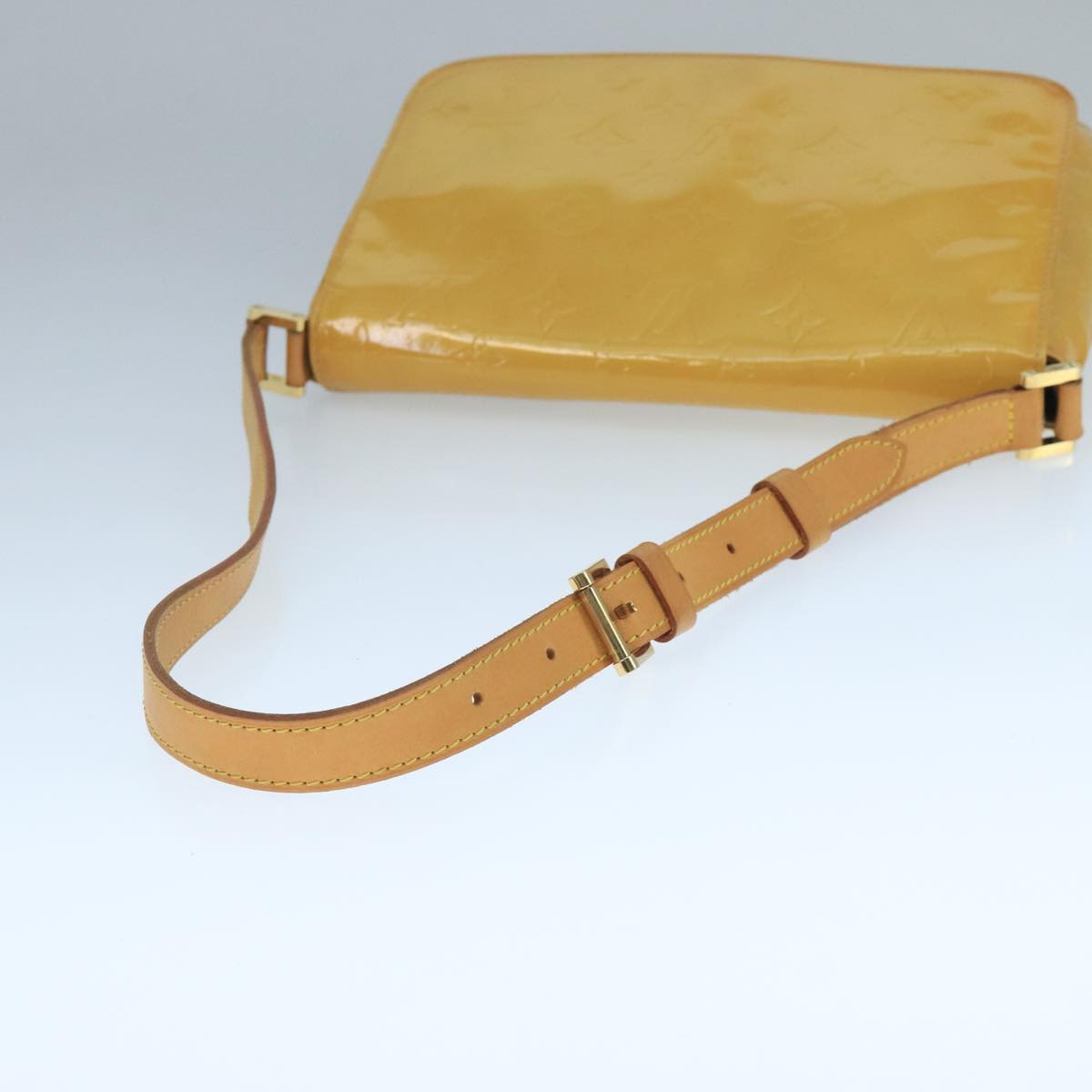 Louis Vuitton Thompson Street Beige Patent Leather Shoulder Bag (Pre-Owned)
