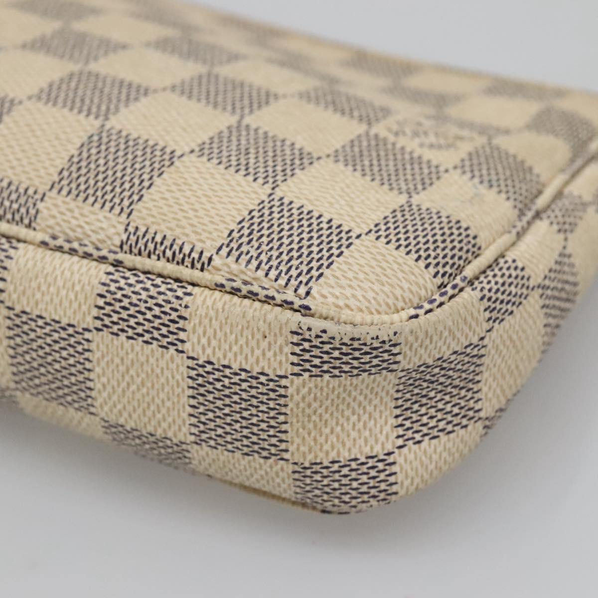 Louis Vuitton Pochette Accessoire White Canvas Clutch Bag (Pre-Owned)
