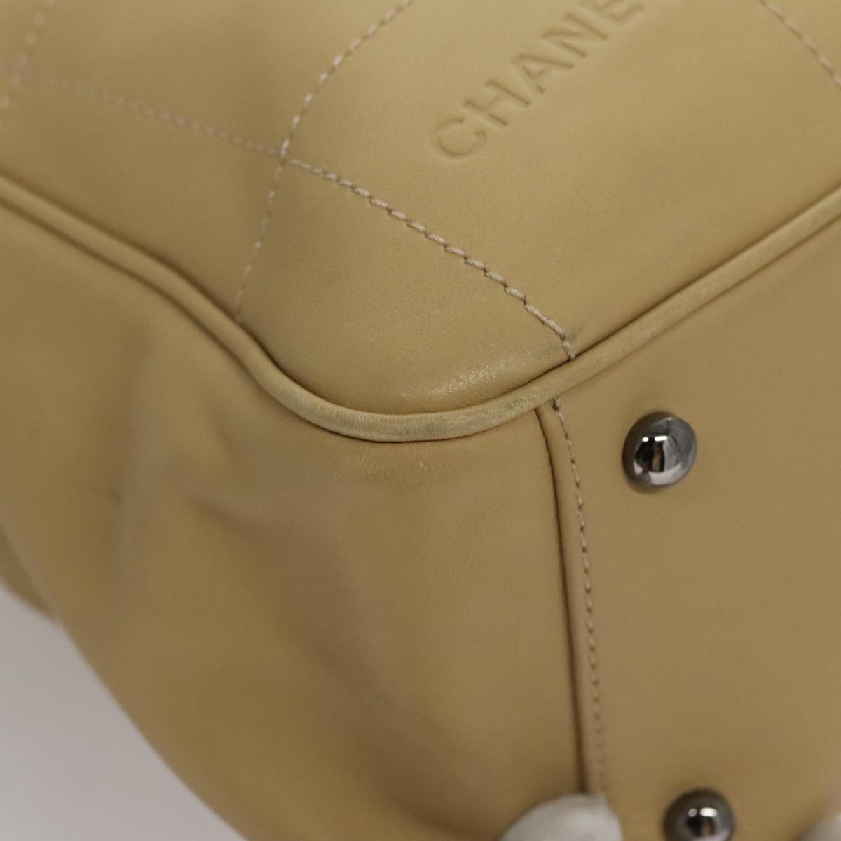 Chanel Chocolate Bar Beige Leather Handbag (Pre-Owned)