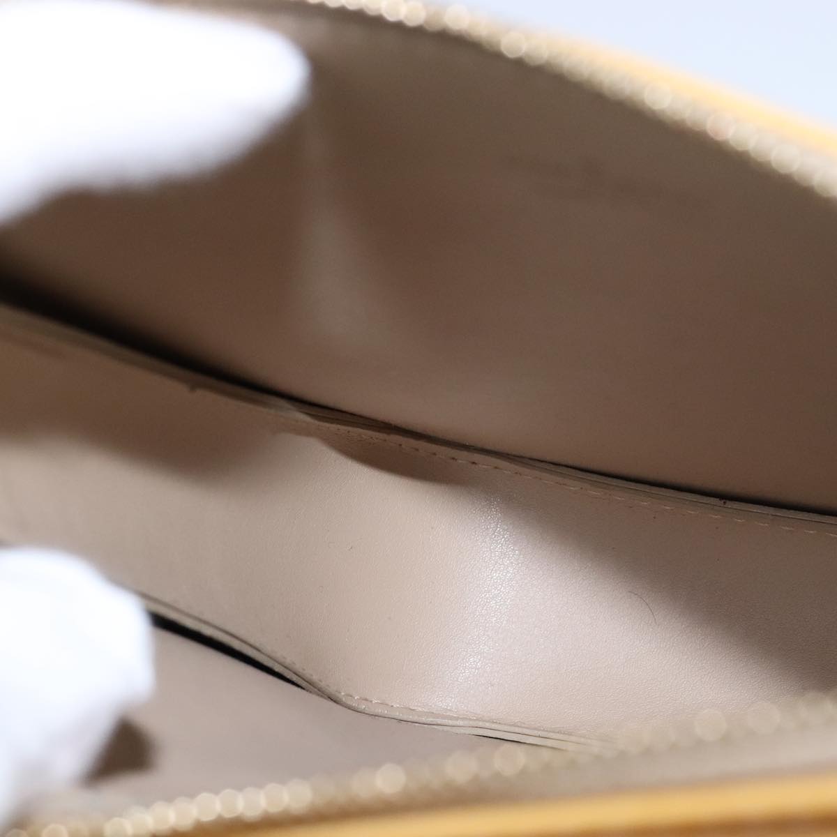 Louis Vuitton Mott Beige Patent Leather Clutch Bag (Pre-Owned)