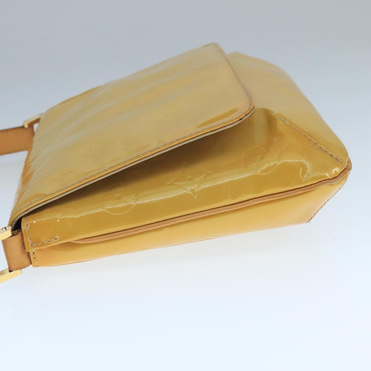 Louis Vuitton Thompson Street Beige Patent Leather Shoulder Bag (Pre-Owned)