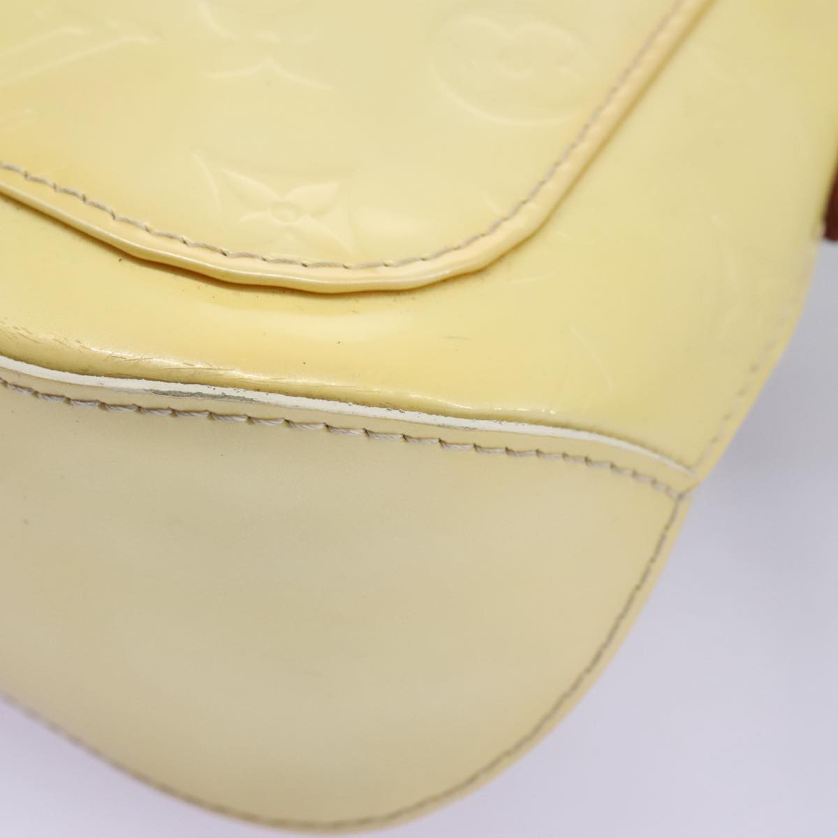 Louis Vuitton Minna Beige Patent Leather Shoulder Bag (Pre-Owned)