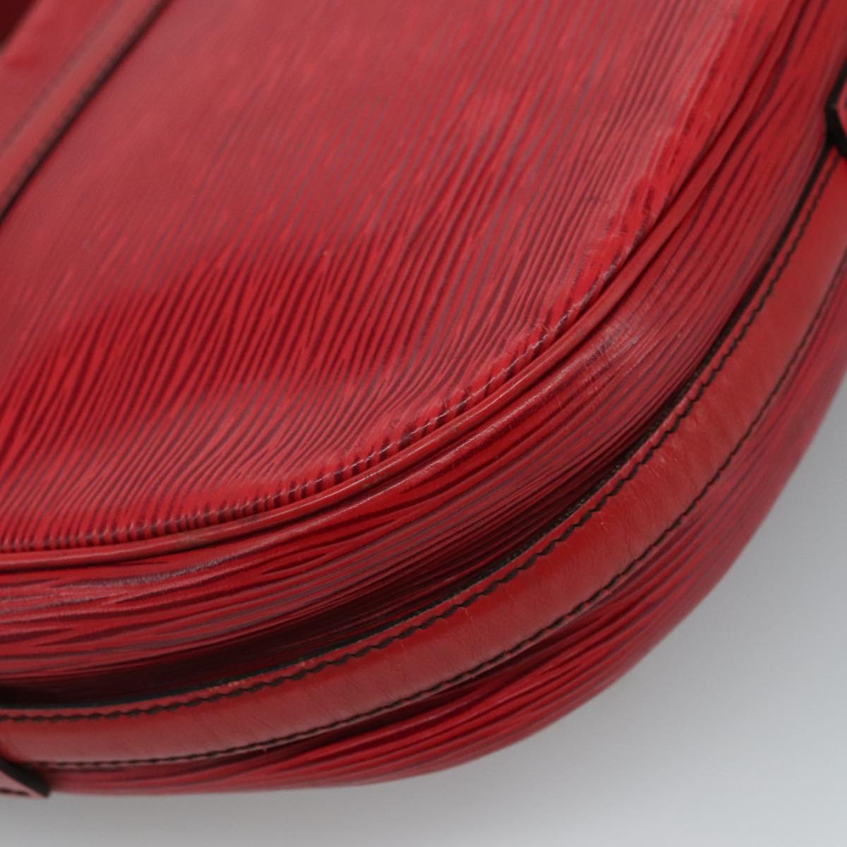 Louis Vuitton Jeune Fille Red Leather Shoulder Bag (Pre-Owned)