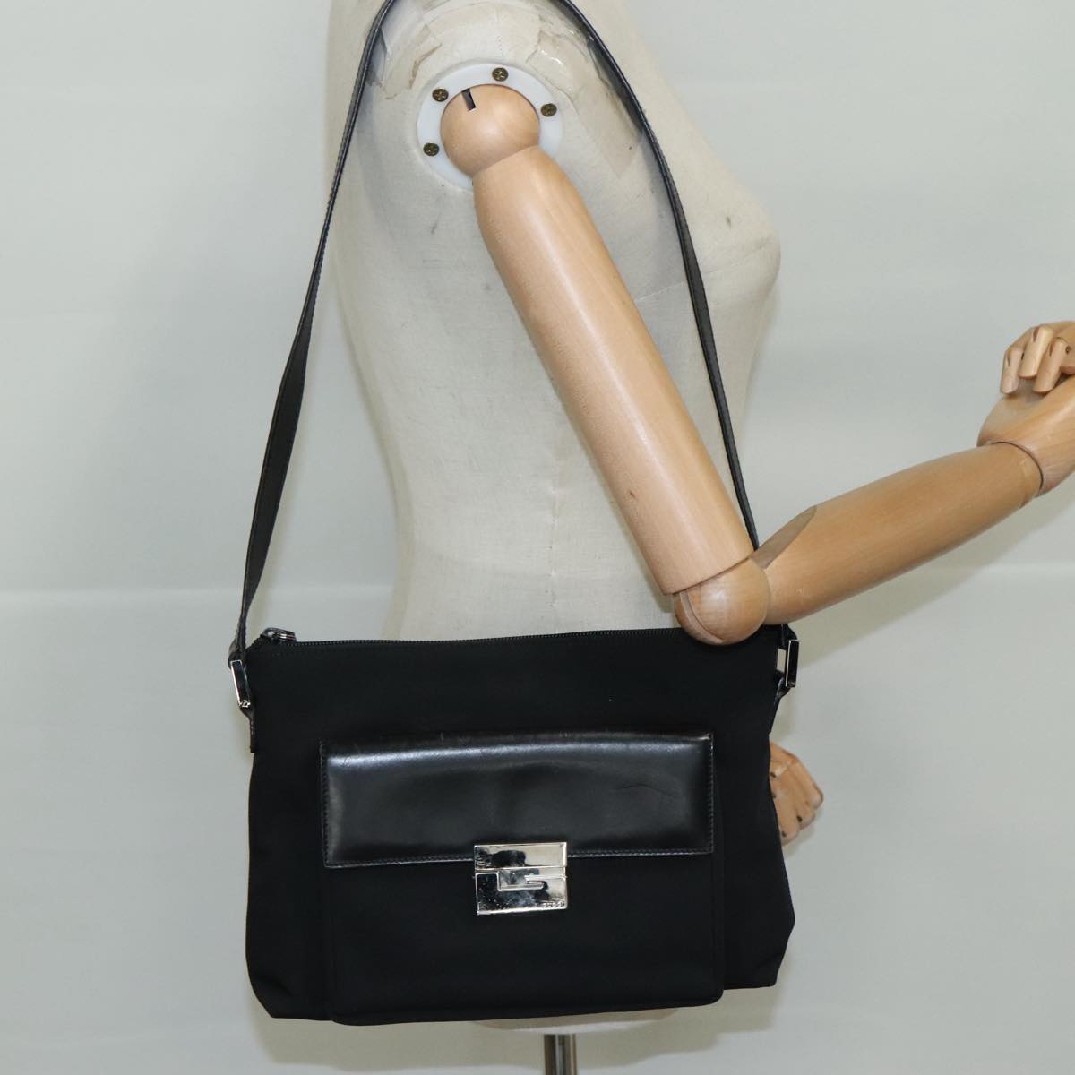Gucci Black Synthetic Shoulder Bag (Pre-Owned)