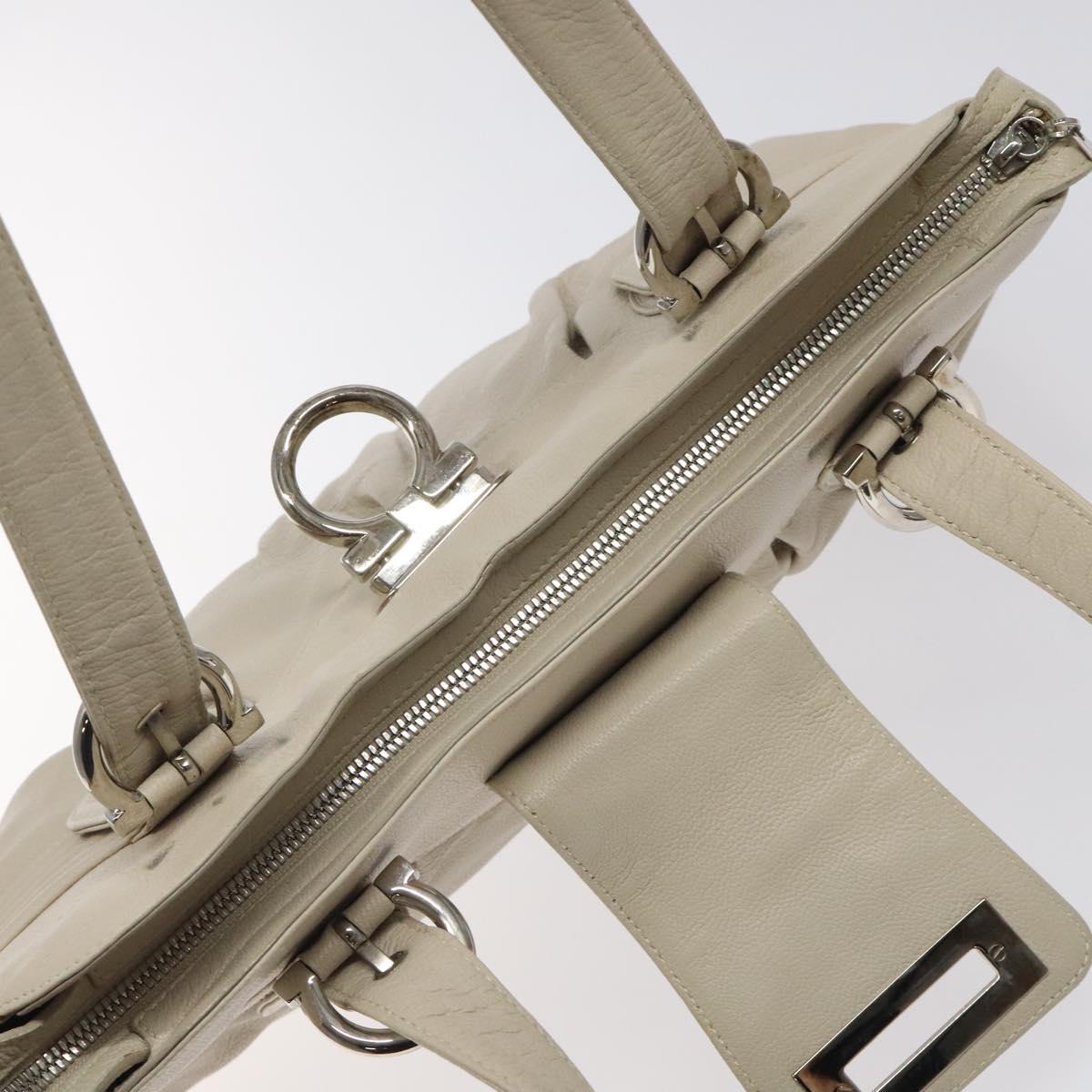 Salvatore Ferragamo Gancini White Leather Shoulder Bag (Pre-Owned)