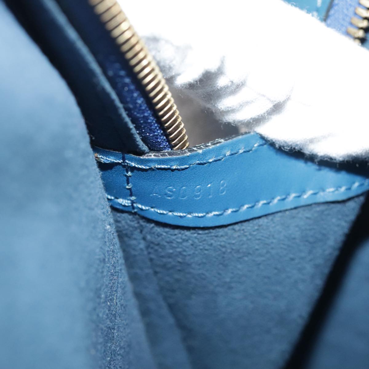 Louis Vuitton Lussac Blue Leather Shoulder Bag (Pre-Owned)