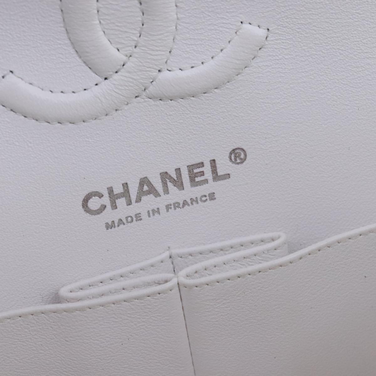 Chanel Timeless White Leather Shoulder Bag (Pre-Owned)