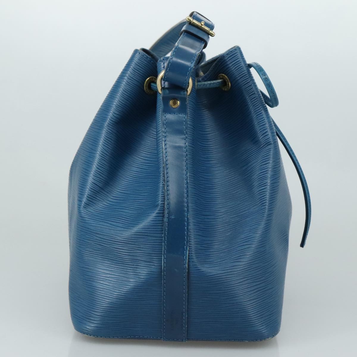 Louis Vuitton Noé Blue Leather Shoulder Bag (Pre-Owned)