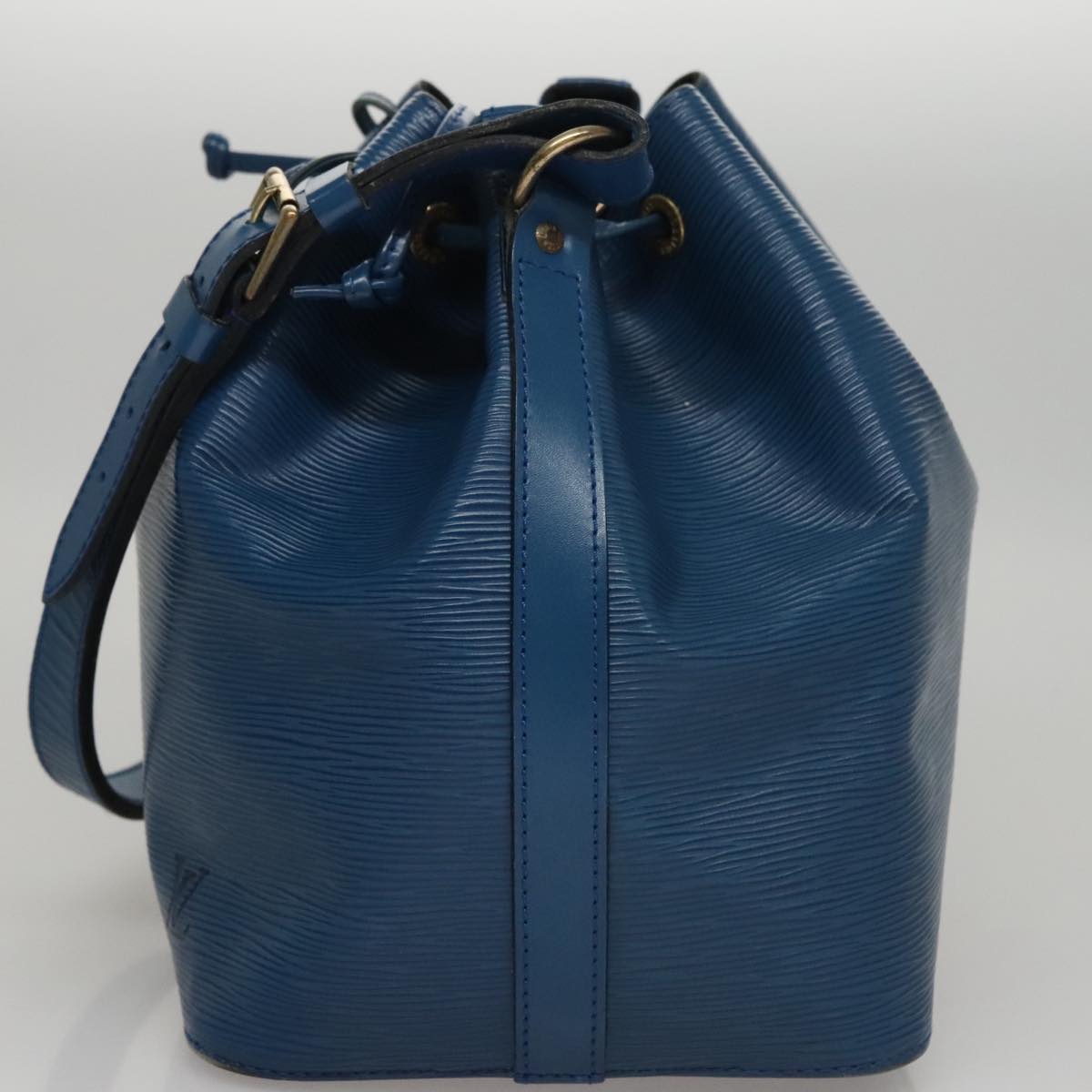 Louis Vuitton Petit Noé Blue Leather Shoulder Bag (Pre-Owned)