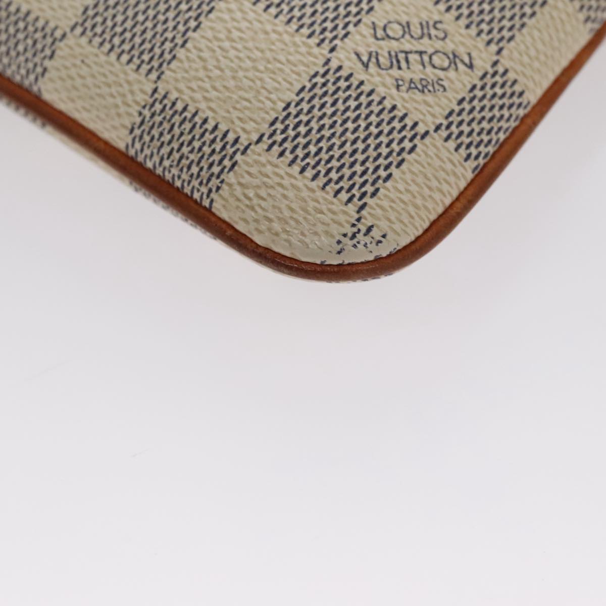 Louis Vuitton Mira White Canvas Clutch Bag (Pre-Owned)