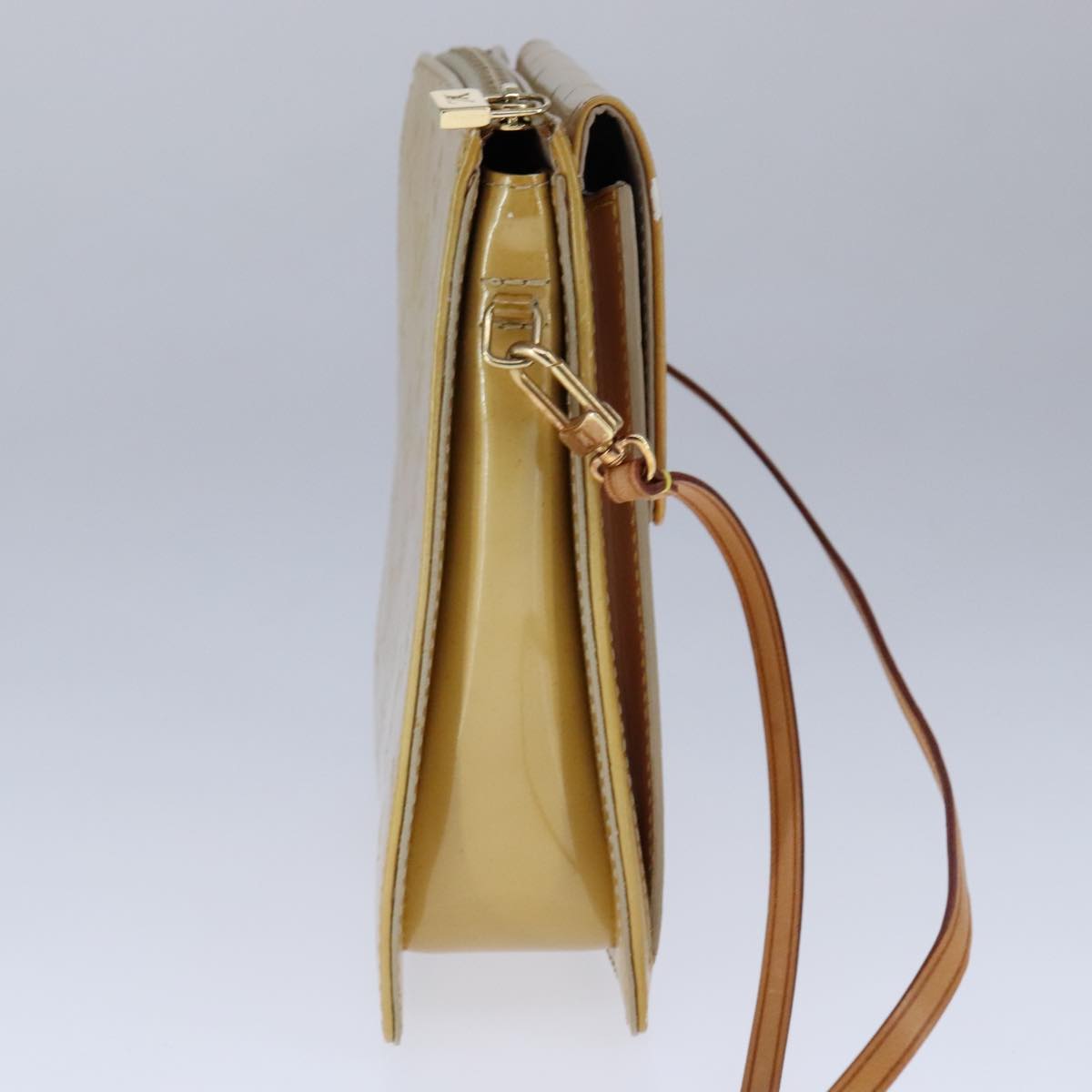 Louis Vuitton Mott Beige Patent Leather Clutch Bag (Pre-Owned)