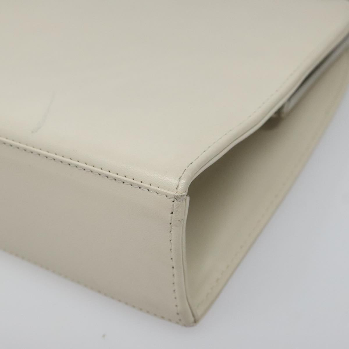 Burberry White Leather Shoulder Bag (Pre-Owned)