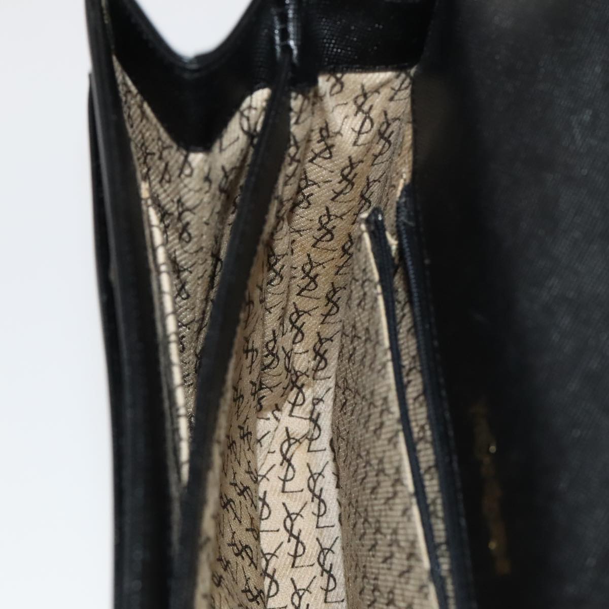 Yves Saint Laurent Black Leather Shoulder Bag (Pre-Owned)