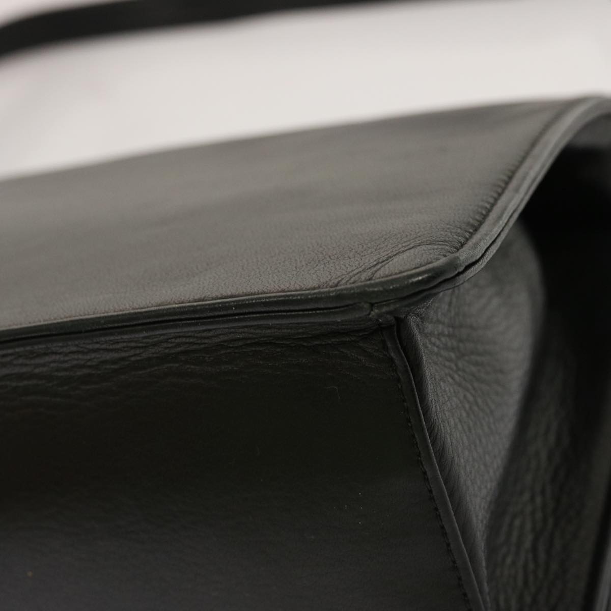 Valentino Garavani Black Leather Shoulder Bag (Pre-Owned)