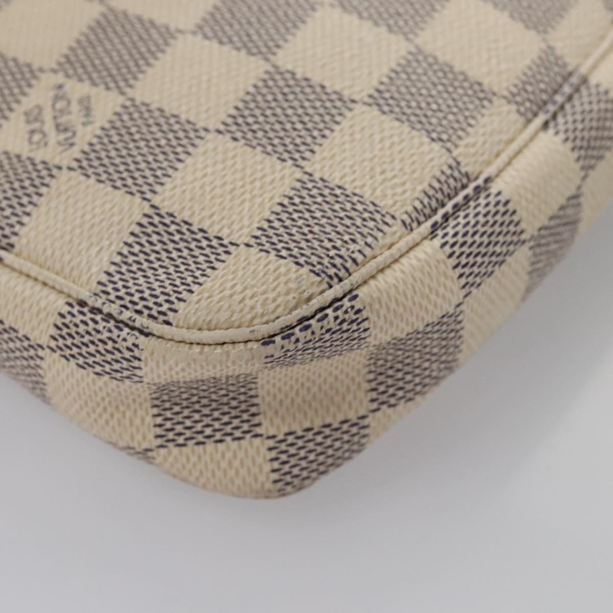 Louis Vuitton Pochette Accessoire White Canvas Clutch Bag (Pre-Owned)