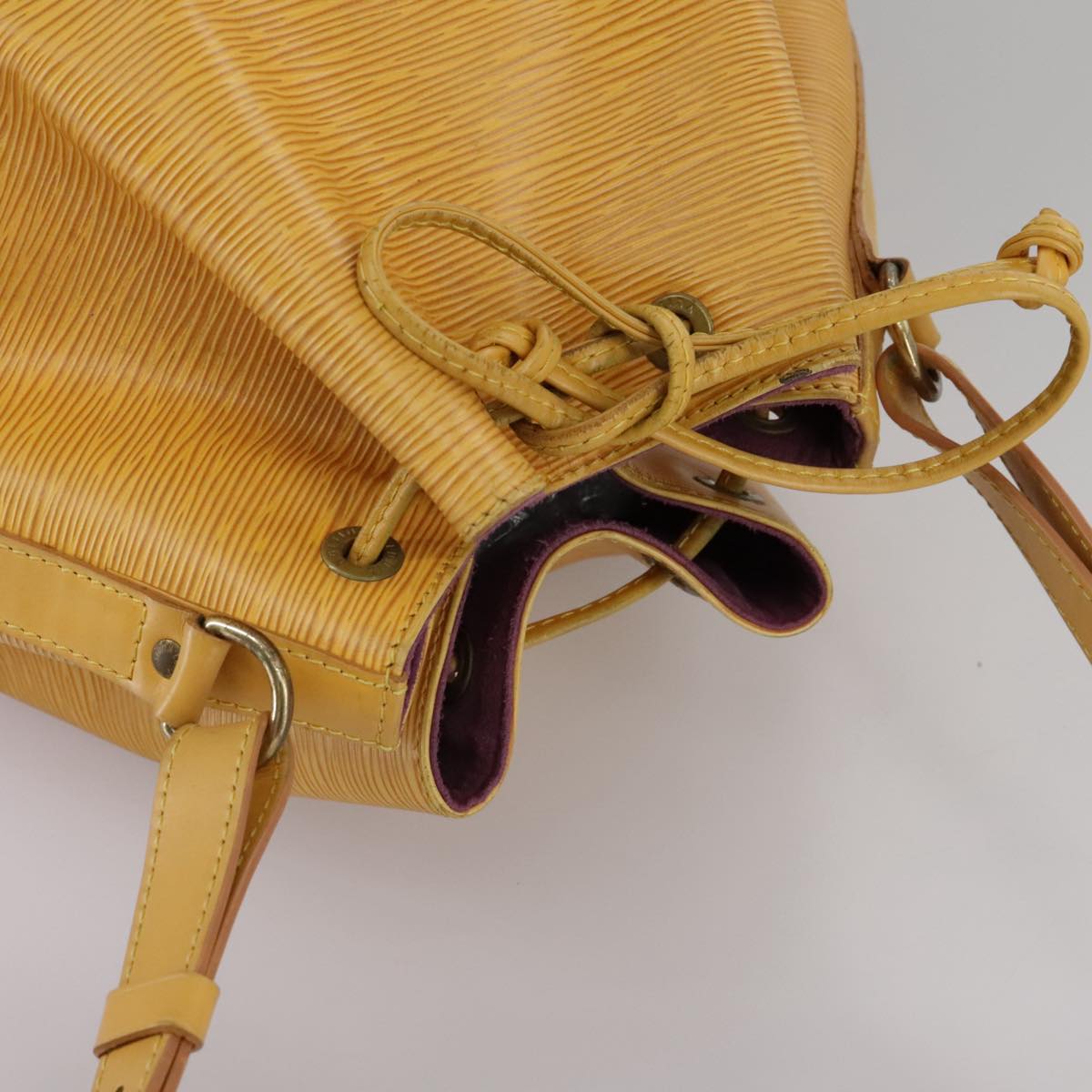 Louis Vuitton Noe Yellow Leather Shoulder Bag (Pre-Owned)