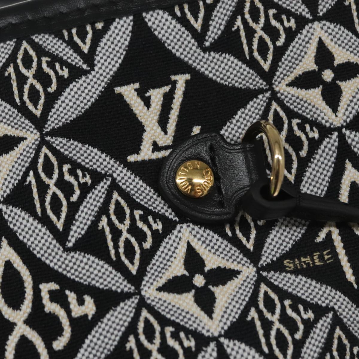 Louis Vuitton Neverfull Black Canvas Tote Bag (Pre-Owned)