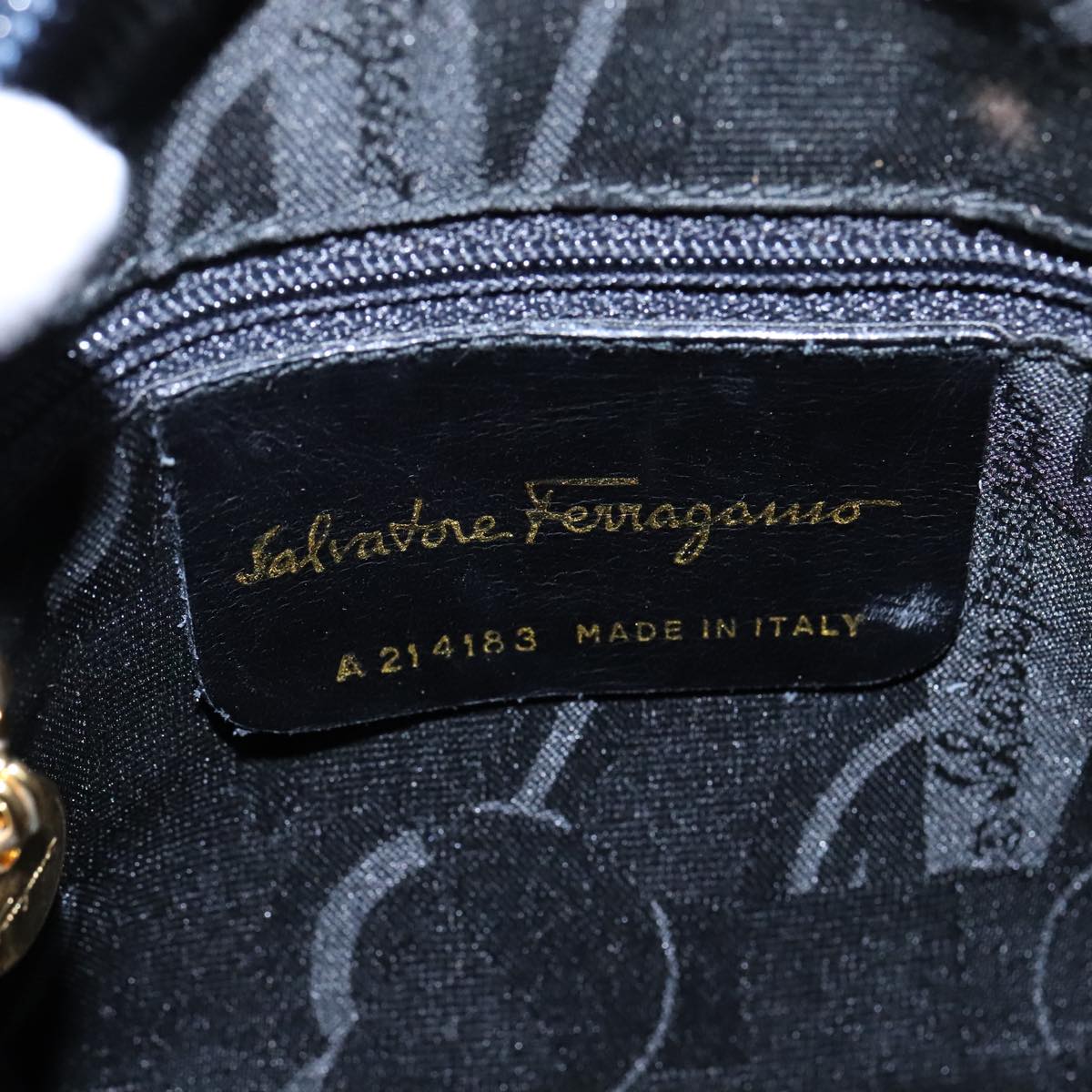 Salvatore Ferragamo Vara Navy Leather Shoulder Bag (Pre-Owned)