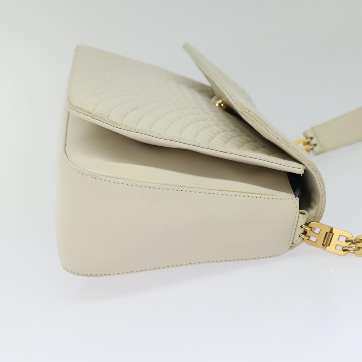 Bally Quilted Beige Leather Shoulder Bag (Pre-Owned)